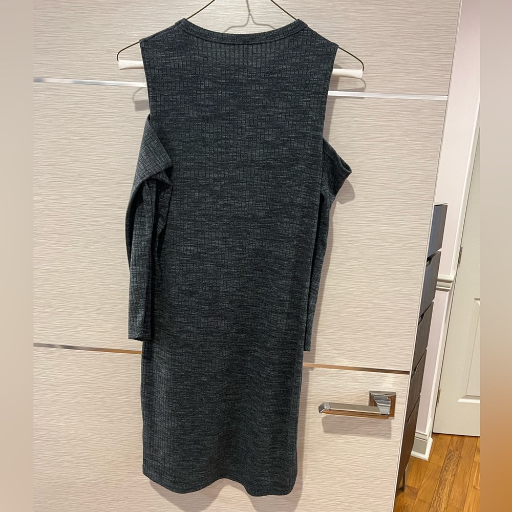 Beautiful dress in size L with open shoulders.